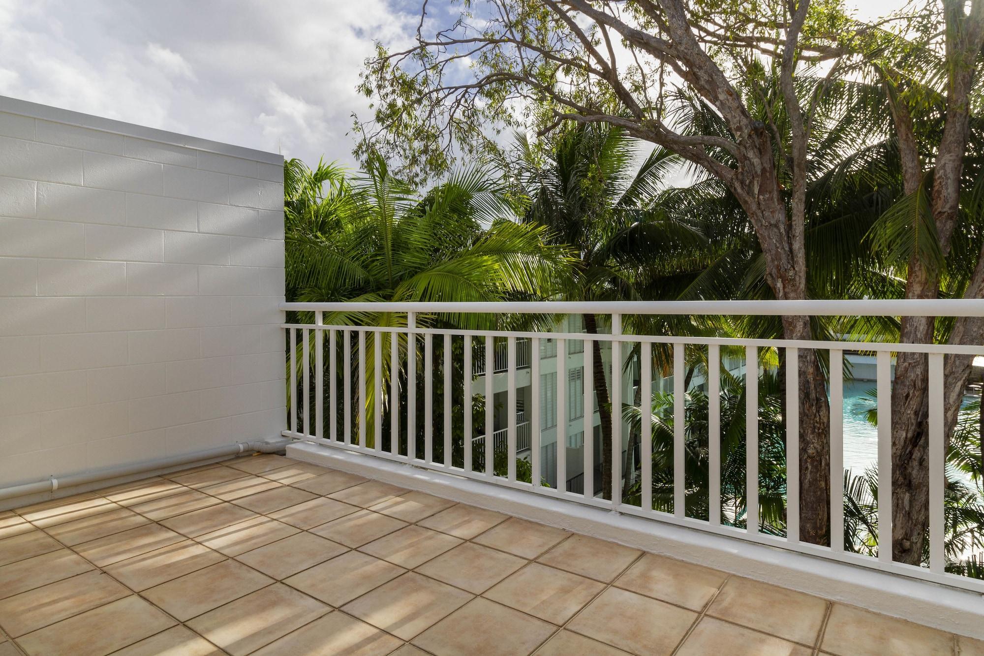 The White House Port Douglas Exterior photo