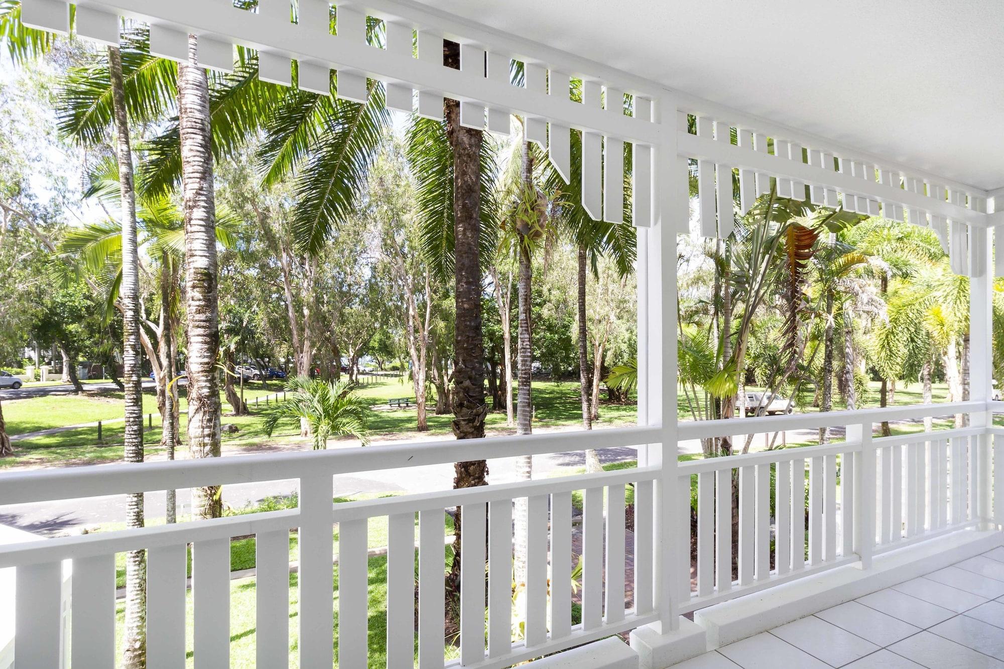 The White House Port Douglas Exterior photo